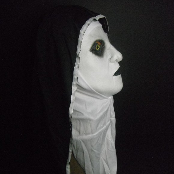 The Nun Latex Mask And Nun Groundbreaker/Hanging Decoration - Picture 4 of 16